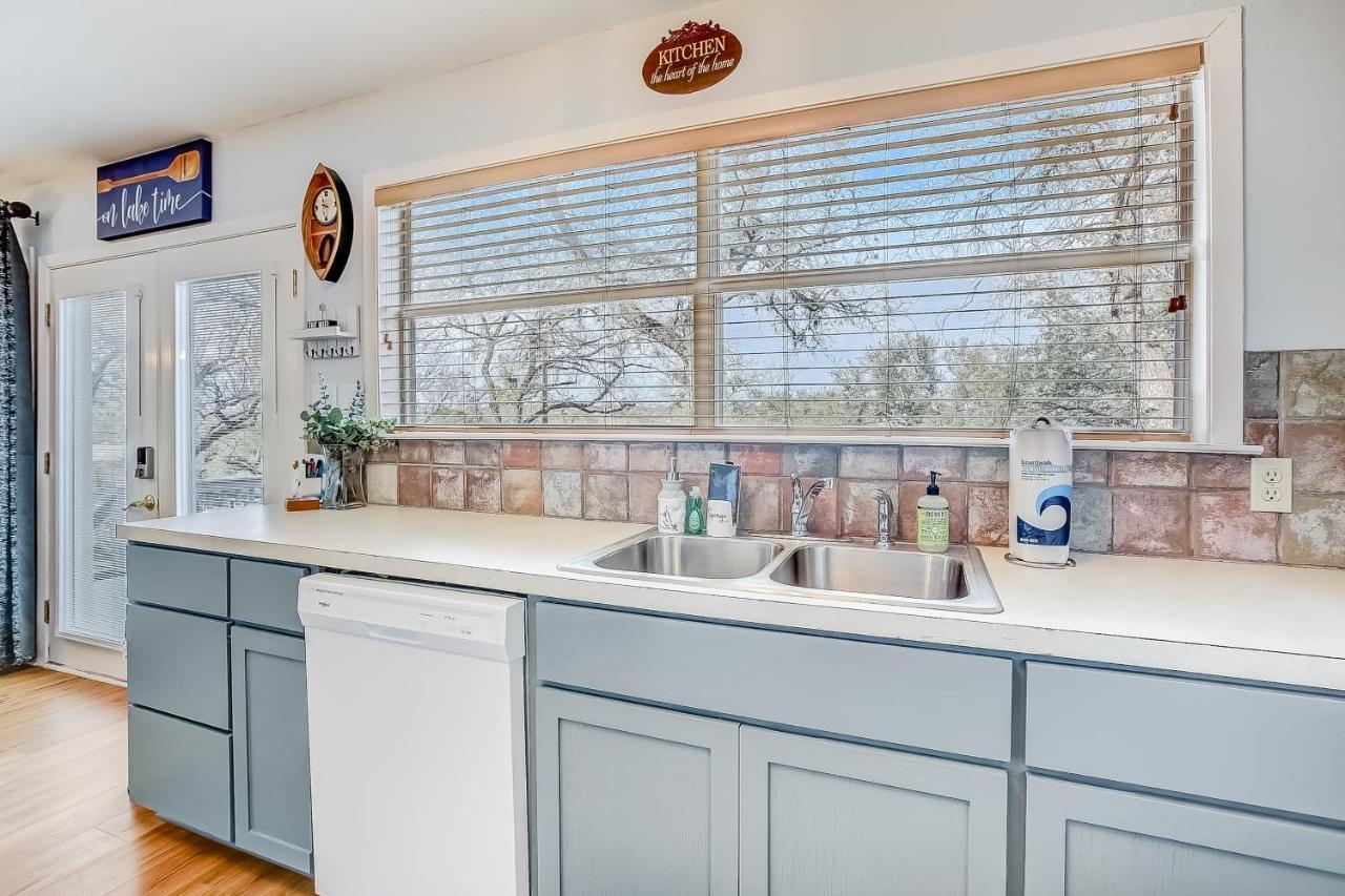 Lakeview Lodge Spicewood Екстериор снимка